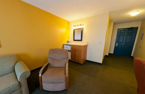 Country Inn & Suites by Radisson, Salina, KS image 27